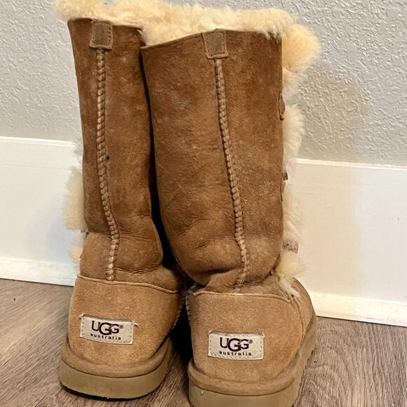 UGG Girls' Bailey Button Triplet Boots - Youth 5 US - EUC - Picture 5 of 6